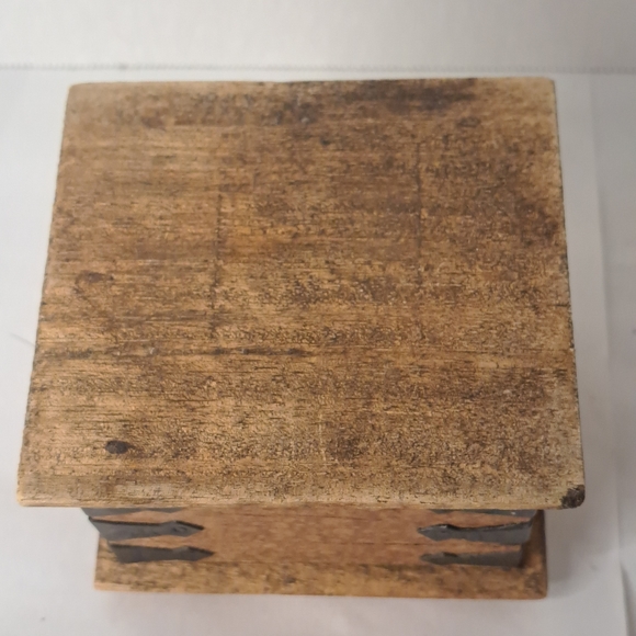 Vintage Primitive Hinged Wood Box, Handmade Metal Detail. - Picture 7 of 7